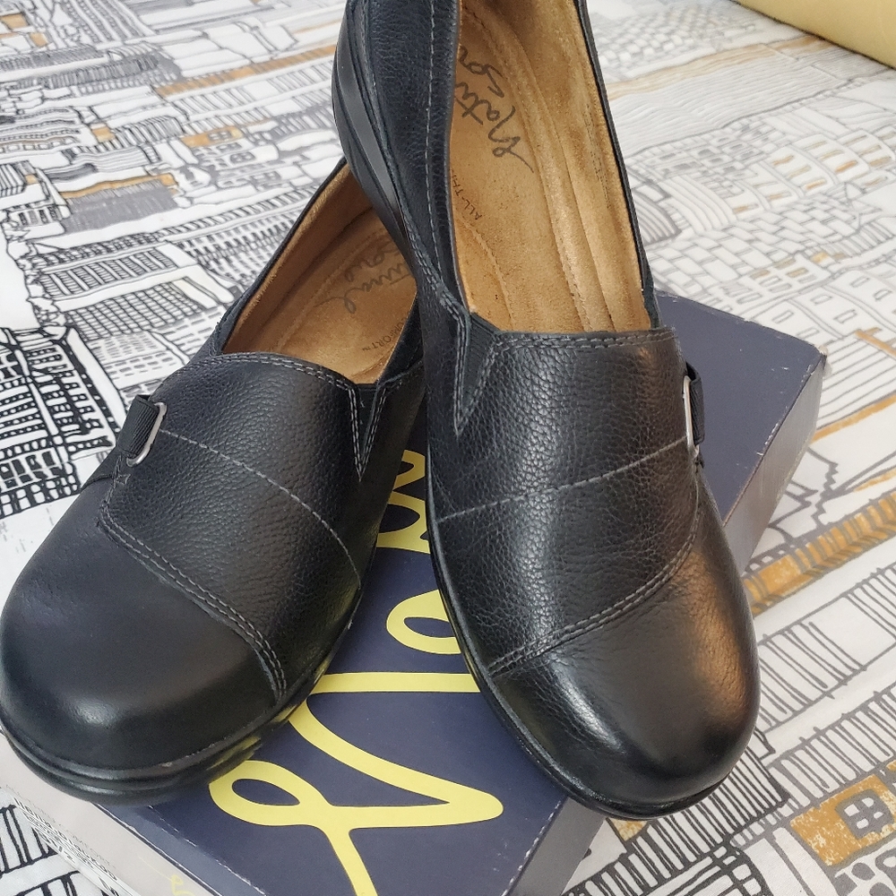 Natural Soul leather flats, great cushion, black, size 8.5 M